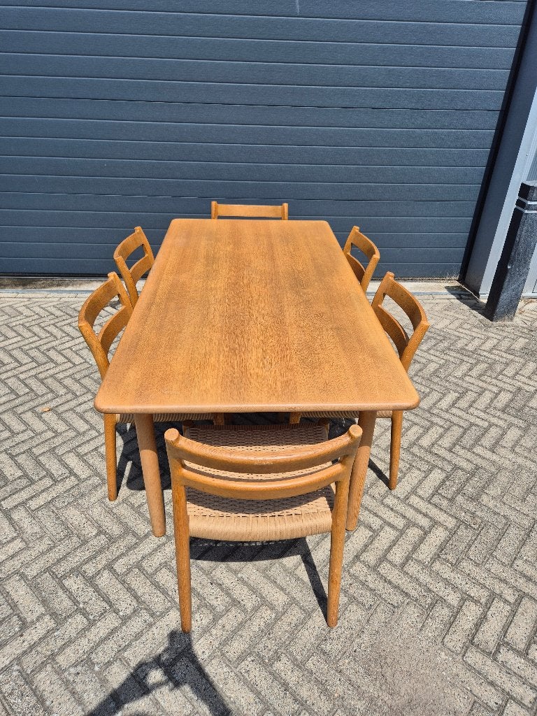 Niels otto moller eetkamertafel met stoelen model 84, Ophalen, Overige kleuren, Hout, Zo goed als nieuw