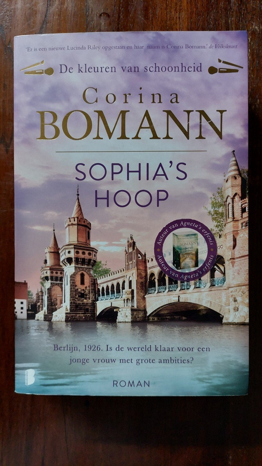 Sophia's Hoop - Corina Bomann (De kleuren van schoonheid), Boeken, Ophalen of Verzenden, Gelezen, Corina Bomann, Nederland