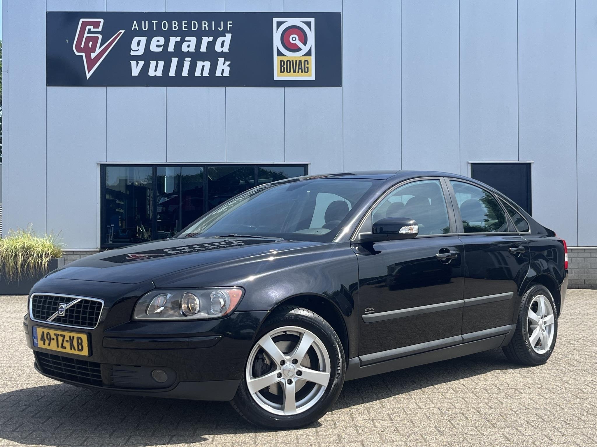 Volvo S40 1.6 APK 04-2027 AIRCO CRUISE TREKHAAK, Auto's, Volvo, 1596 cc, Gebruikt, Zwart, 4 cilinders