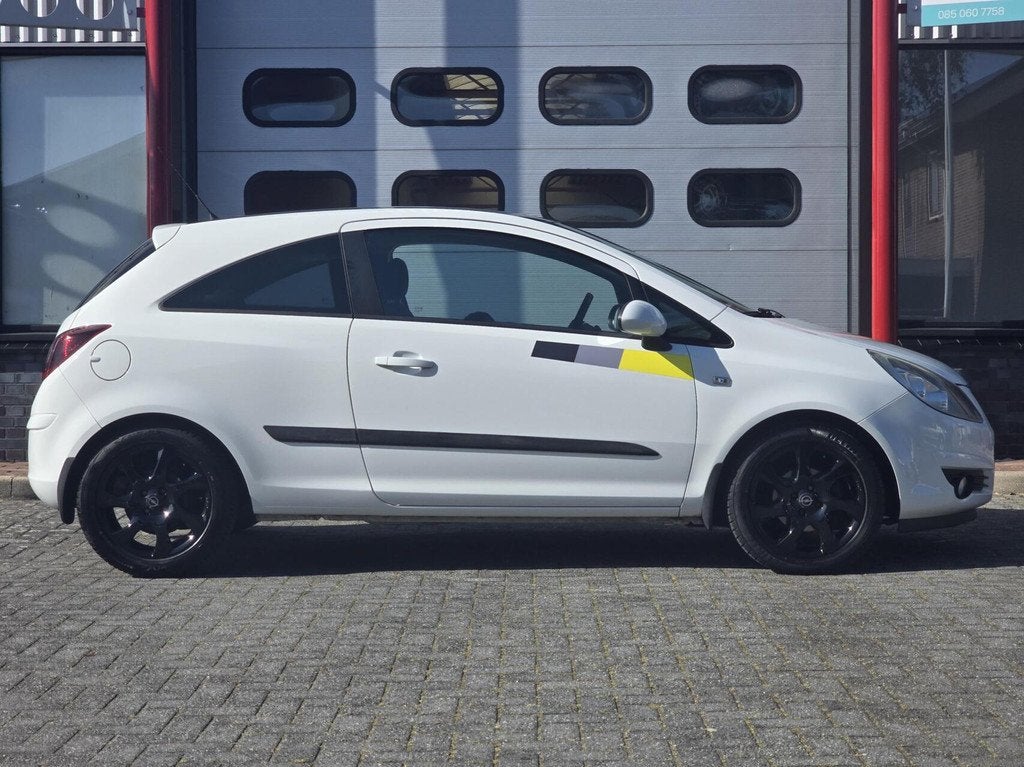 Opel Corsa 1.4-16V Color Ed. Airco/Cruise/NWE APK/Sportief, Voorwielaandrijving, Euro 5, Zwart, 4 cilinders