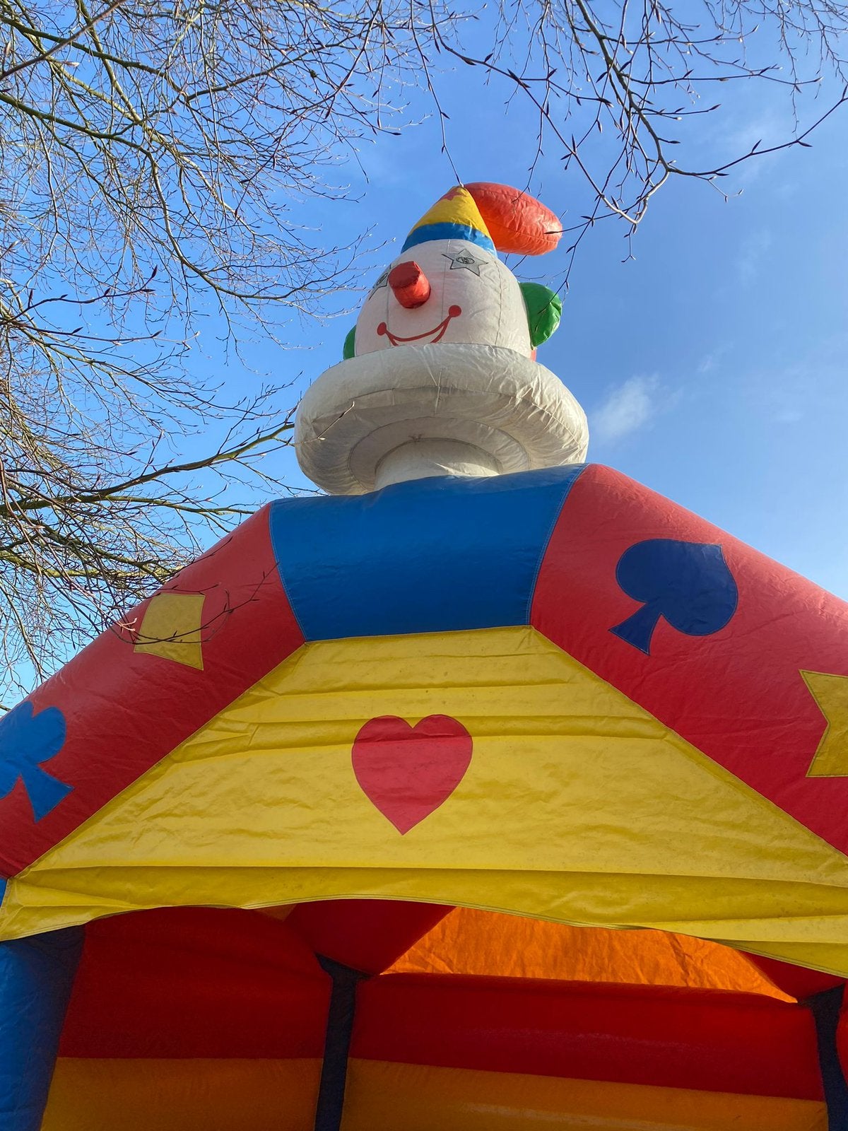 Te huur: Springkussen Pipo, Hobby en Vrije tijd, Feestartikelen | Verhuur, Ophalen, Zo goed als nieuw, Overige