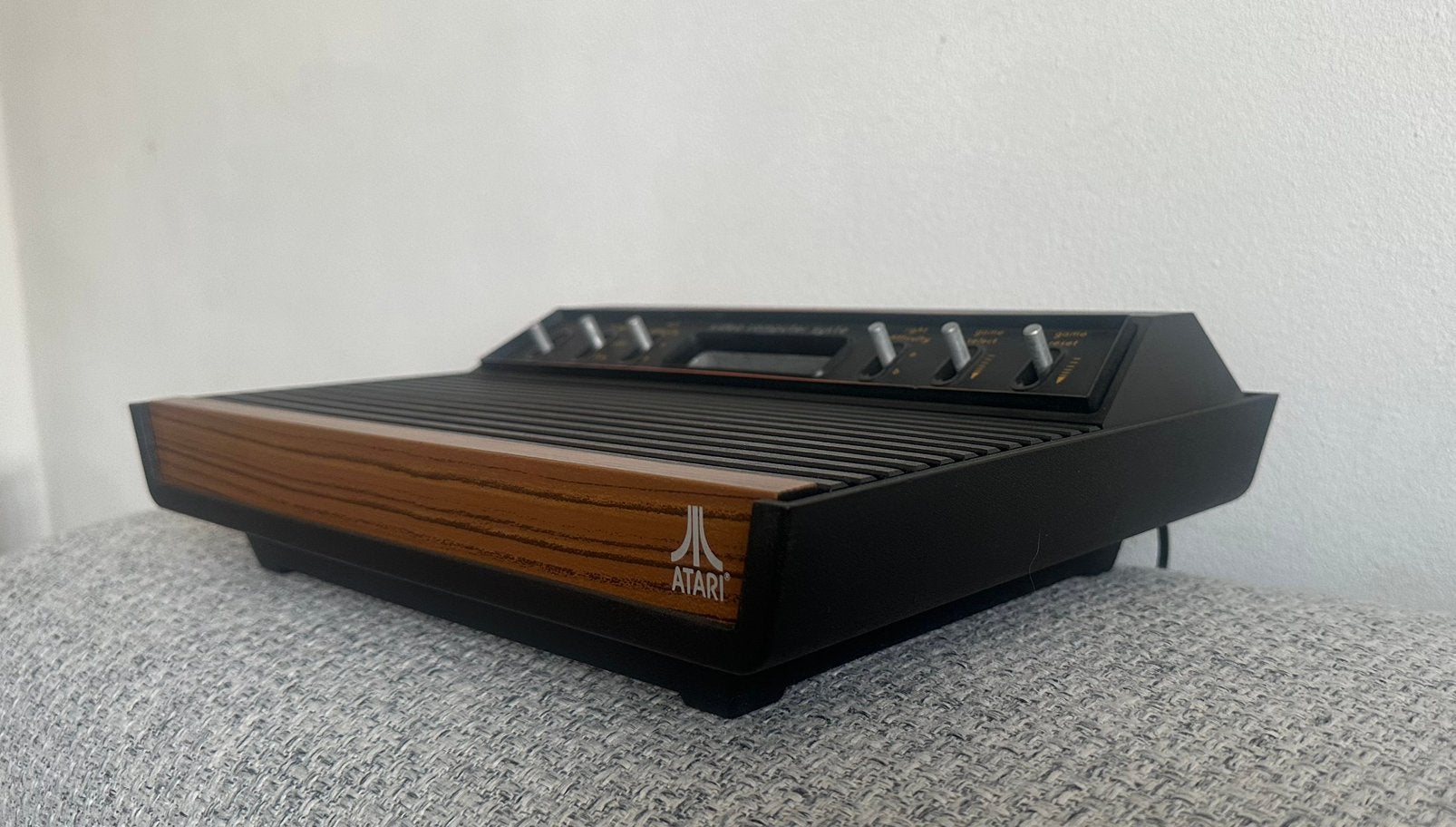 Atari 2600 incl 2 joysticks en atari boekjes, Ophalen of Verzenden, Zo goed als nieuw, Met 2 controllers, Atari 2600