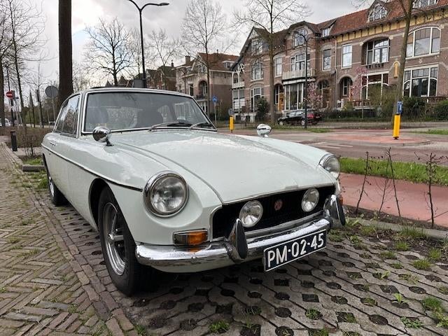 MGB GT 1970 Overdrive Webasto Daily Driver, Auto's, MG, Particulier, B, Benzine, Coupé, Handgeschakeld, Geïmporteerd, Wit, Zwart