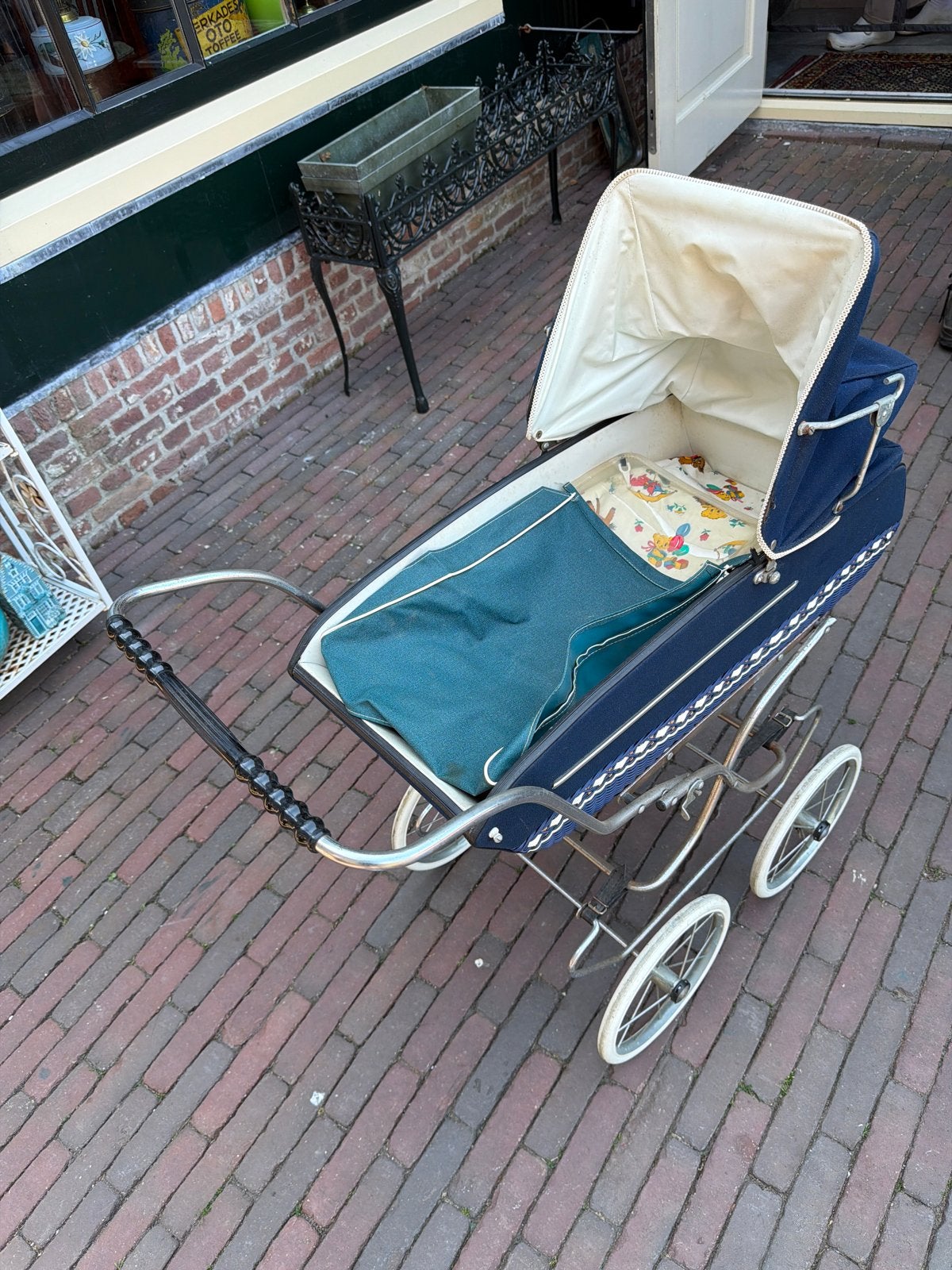 Vintage Kinderwagen - Klassiek Blauw met Witte Wielen, Gebruikt, Ophalen of Verzenden, Met reiswieg, Kinderwagen