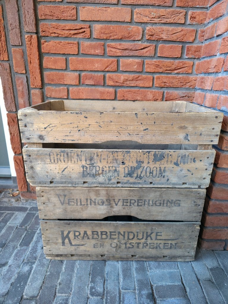 Twee veilingkisten bergen op zoom en krabbendijke, Ophalen