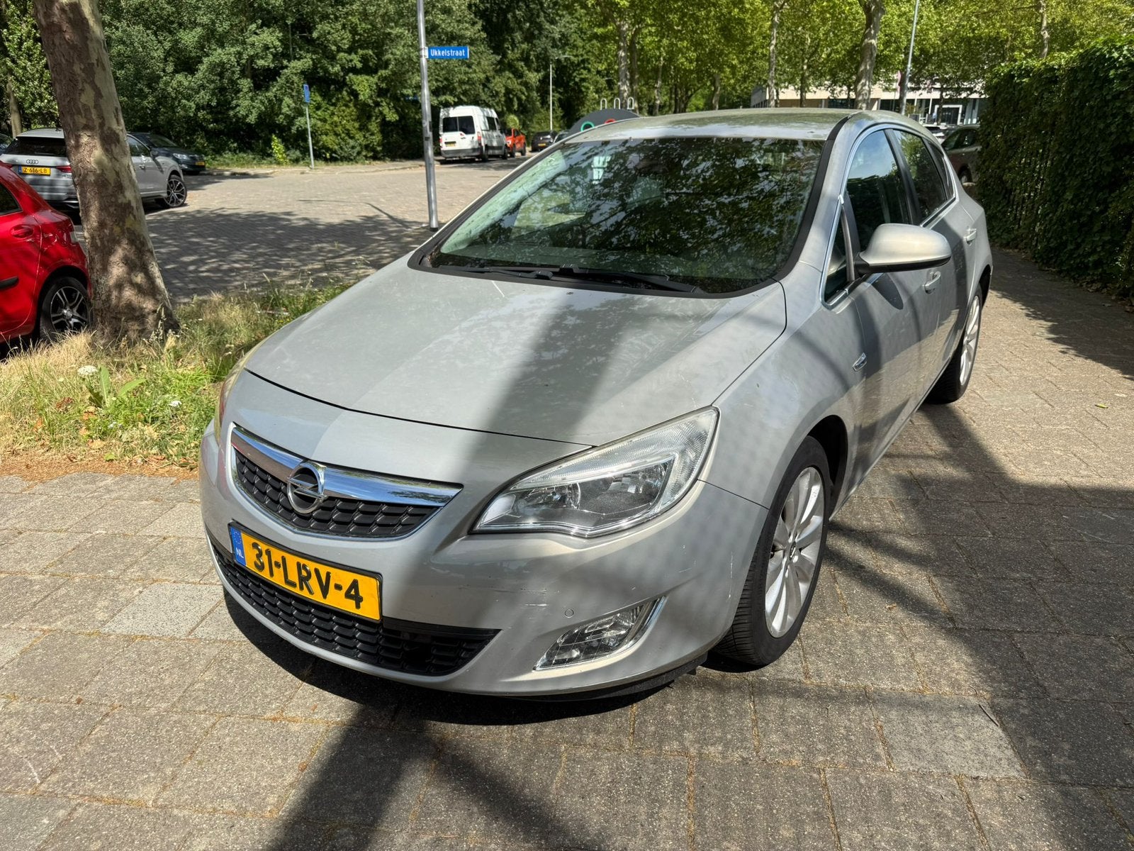 Opel Astra 1.6 16V 5D 2010 Beige, Voorwielaandrijving, 1250 kg, 680 kg, 4 cilinders