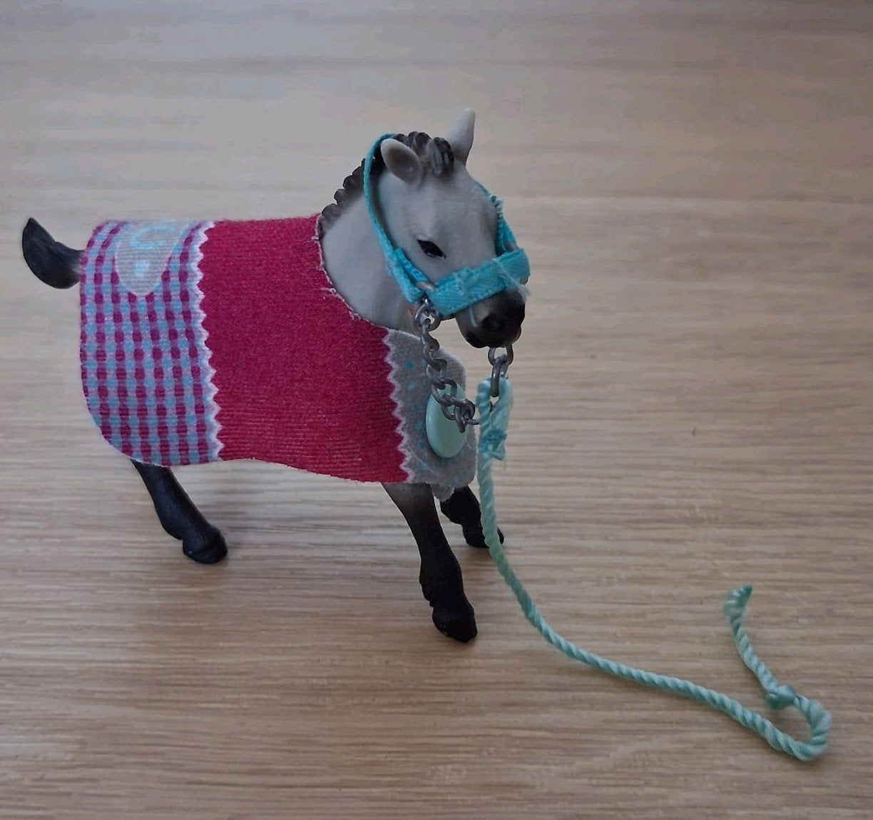 Schleich Horse Club veulen met deken en accessoires, Ophalen of Verzenden, Zo goed als nieuw