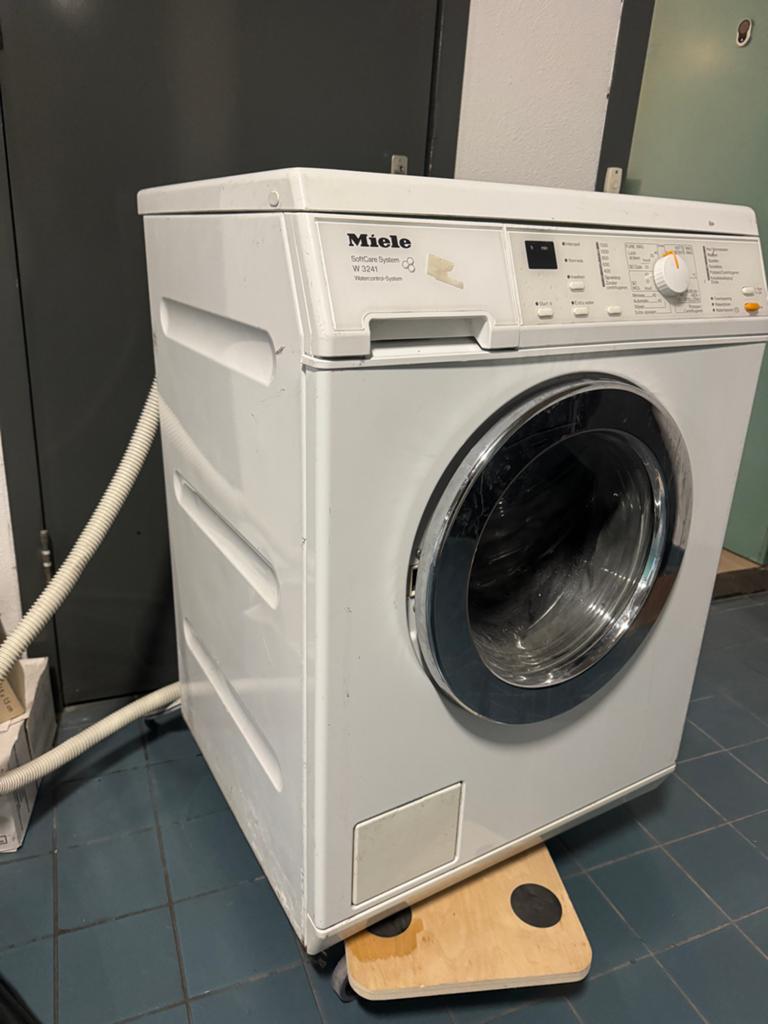Miele W3241 Wasmachine - Rubber defect, Ophalen, 1200 tot 1600 toeren, Gebruikt, Voorlader