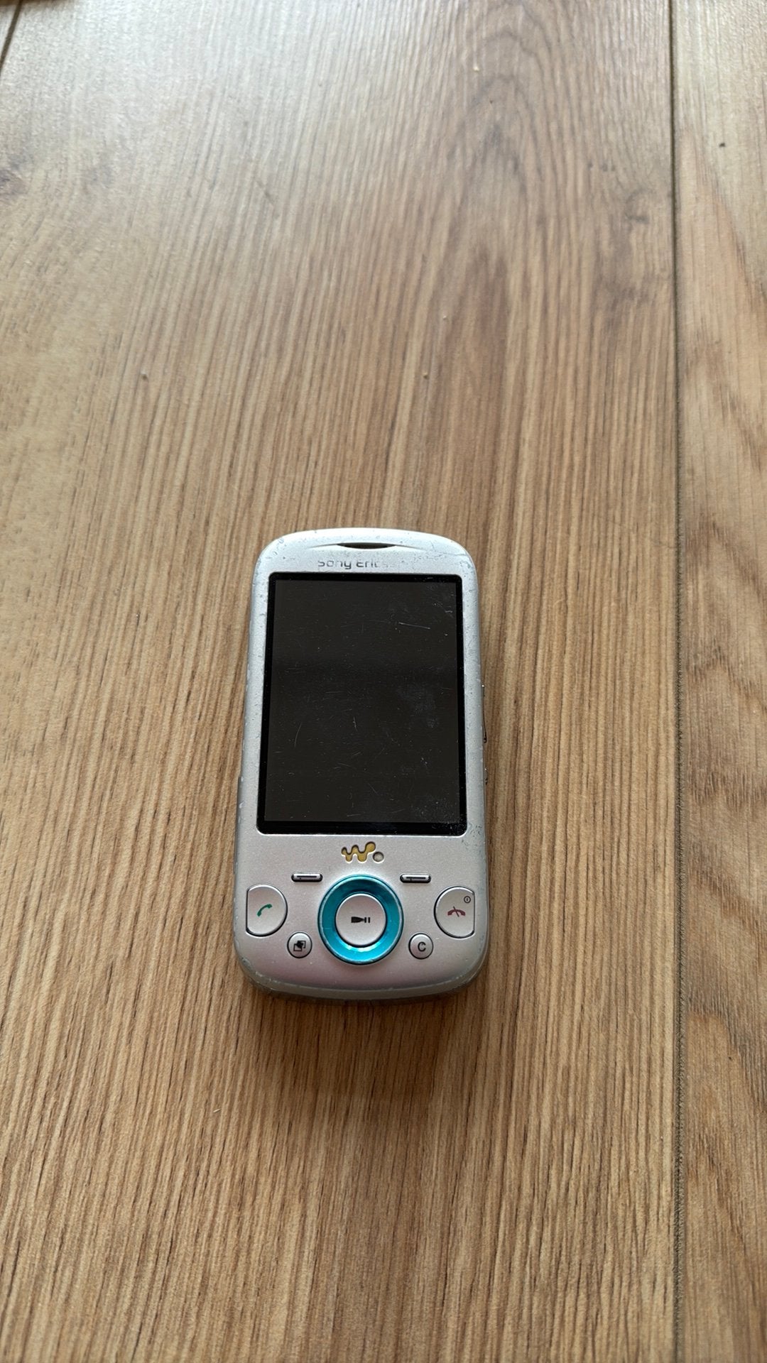 Sony Ericsson W-serie telefoon zonder batterij, Telecommunicatie, Mobiele telefoons | Sony, Schuifmodel, Overige systemen, Fysiek toetsenbord