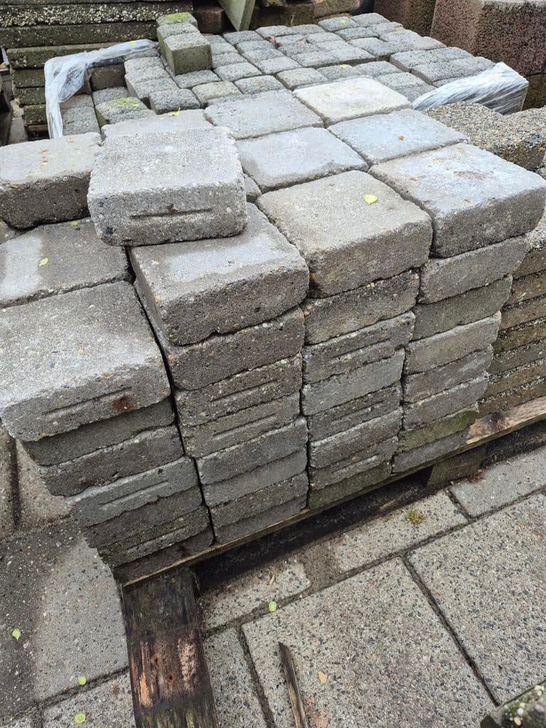 95 stuks 15x15 cm stenen gratis af te halen, Ophalen, Gebruikt, Minder dan 5 m², Beton