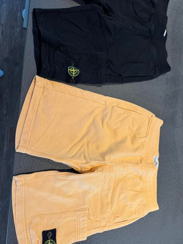 2 Stone Island Junior, korte broeken, maat 10, Ophalen of Verzenden, Zo goed als nieuw, Jongen of Meisje, Broek