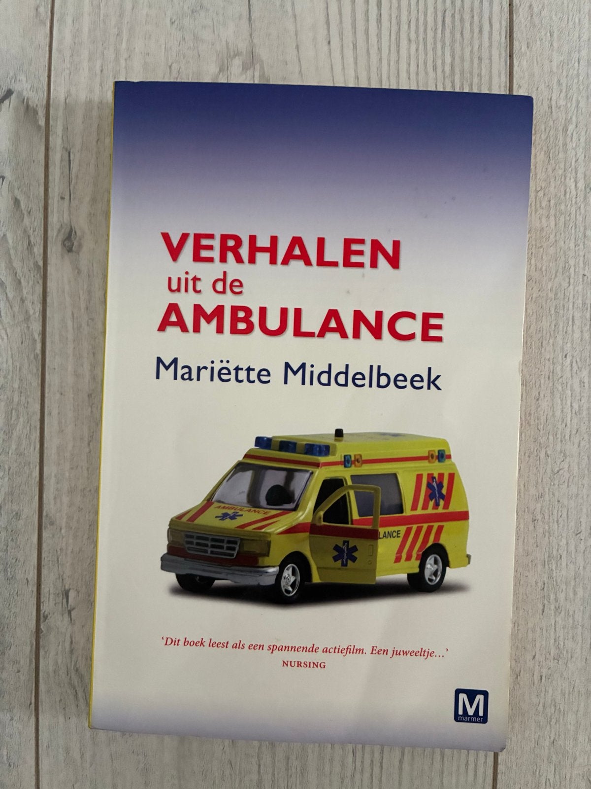 Verhalen uit de Ambulance - Mariëtte Middelbeek, Boeken, Ophalen of Verzenden, Gelezen