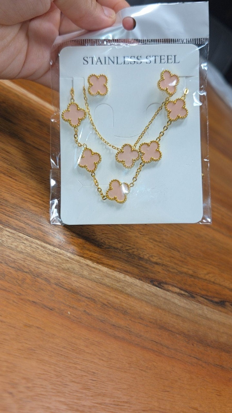 Roze klaver ketting en oorbellen set -, Ophalen of Verzenden, Nieuw, Roze, Overige materialen