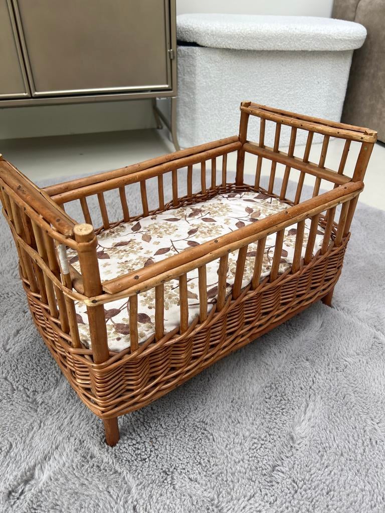 Vintage Rotan Poppenbedje met Matrasje, Ophalen, Gebruikt, Meisje