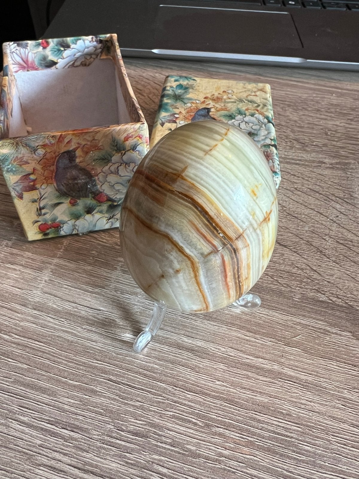 Marmeren decoratie ei met standaard en doosje 2 stuks, Meerkleurig, Ophalen of Verzenden, Steen/keramiek, Gebruikt