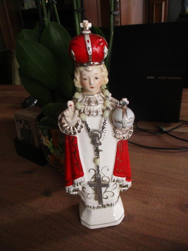 Heiligenbeeldje, kindje Jezus van Praag in porselein, Ophalen of Verzenden