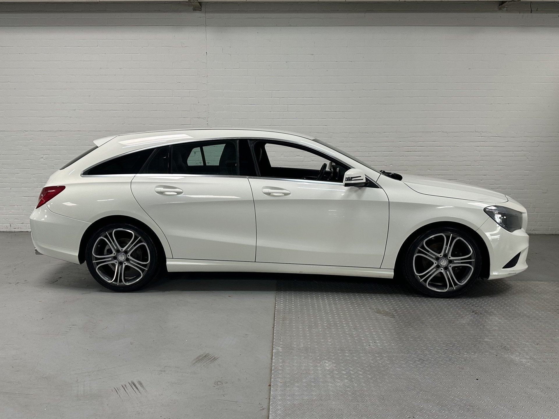 Mercedes-Benz CLA-Klasse Shooting Brake 200 CLIMA / CRUISE /, Auto's, Gebruikt, Wit, 1595 cc, 19 km/l