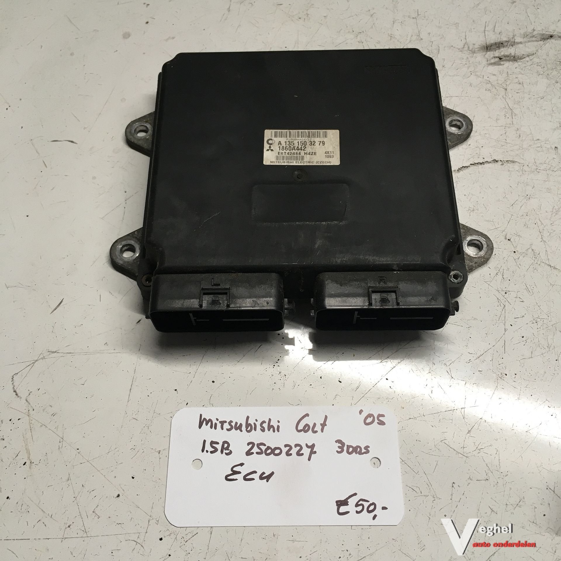Mitsubishi Colt 1.5B   3drs  kleurcode: 01D 2005 2500227  EC