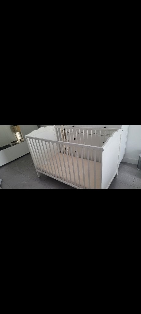 Ikea ledikant met aerosleep matras, Kinderen en Baby's, Babywiegjes en Ledikanten, Ophalen, Gebruikt, Ledikant