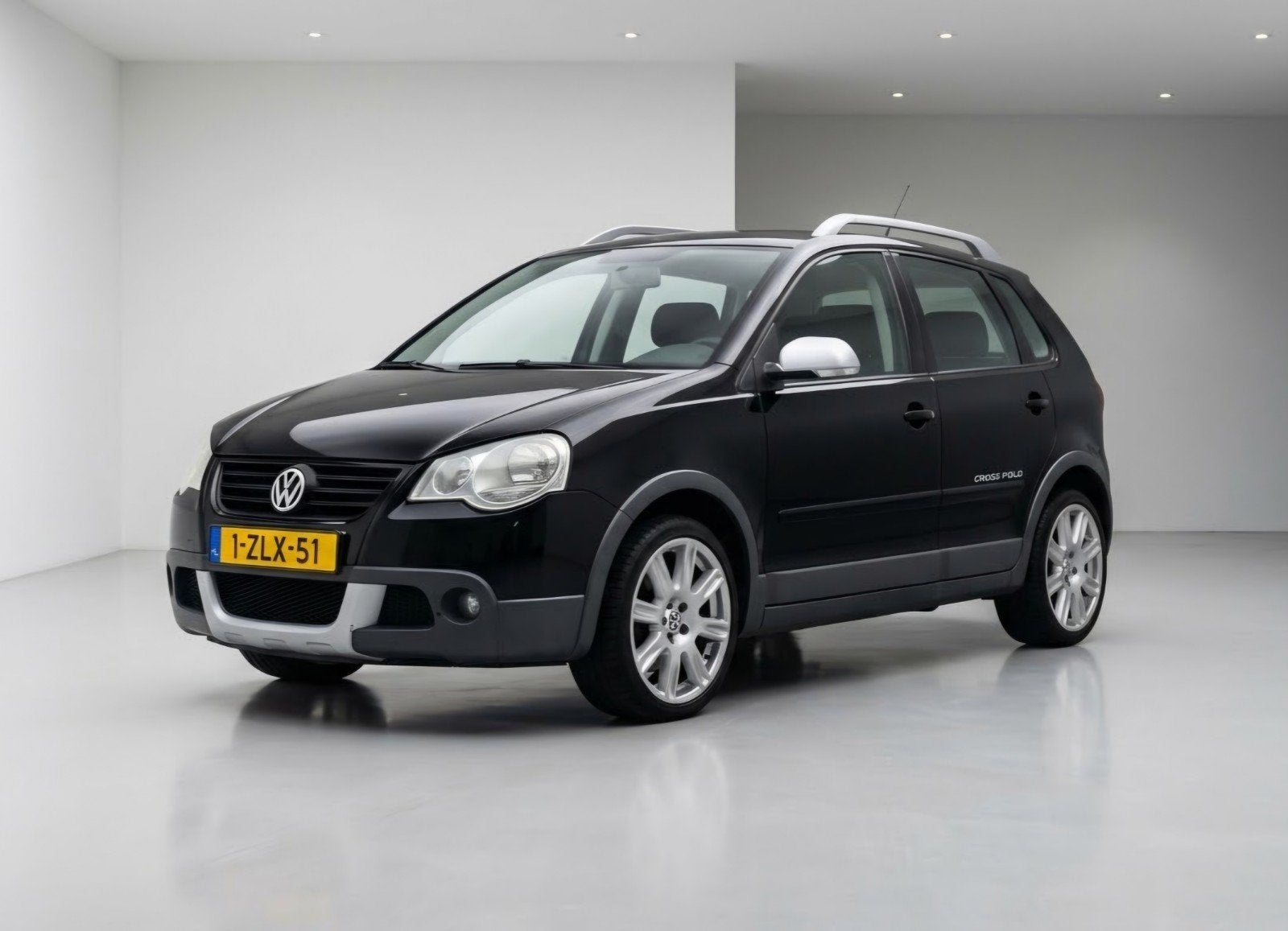 Volkswagen Polo 1.2 Cross 2006 Zwart / NWE APK / FRISSE AUTO, Auto's, Voorwielaandrijving, Stof, 1198 cc, Zwart