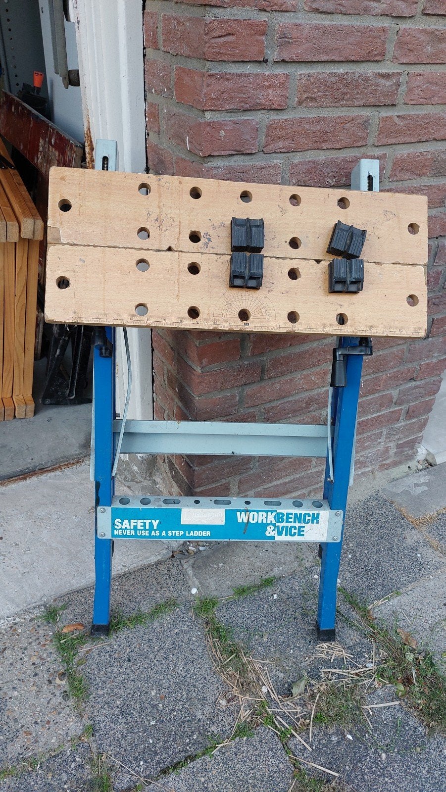 Inklapbare werkbank met bankschroef - compact en handig, Ophalen, Gebruikt, Bankschroef