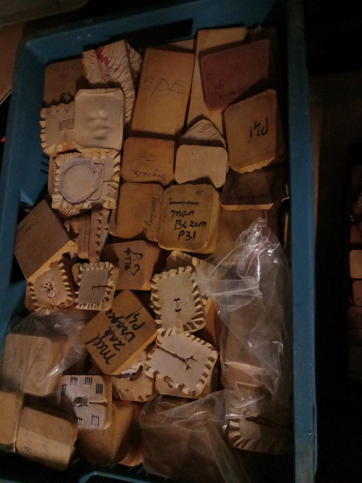 4 kratten vol gietmallen voor zilversmeden, Hobby en Vrije tijd, Ophalen, Gebruikt, Rubber