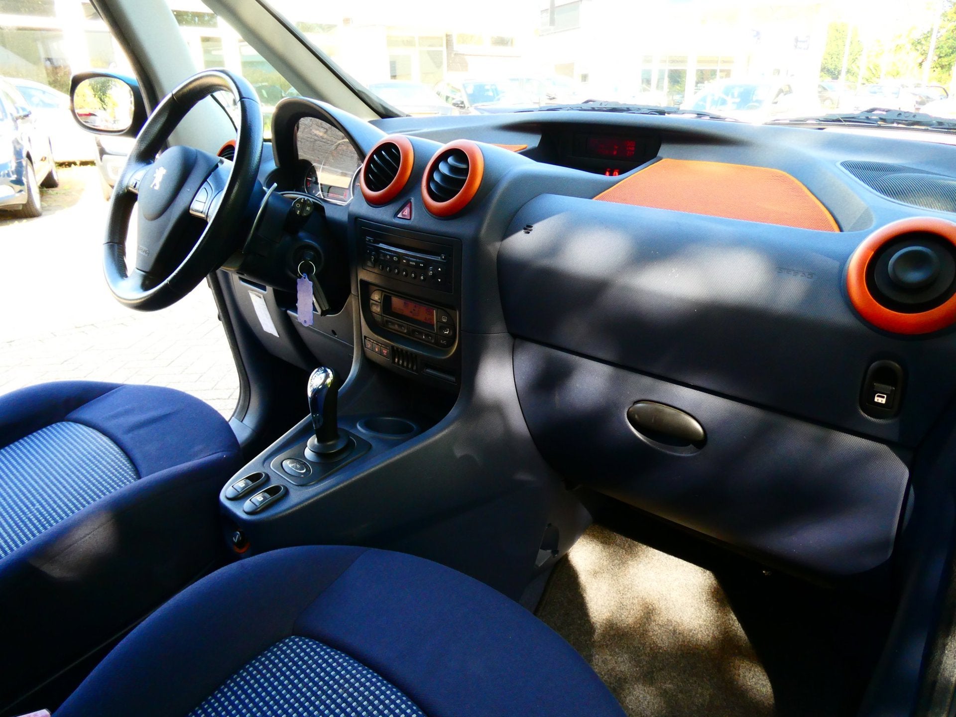 Peugeot 1007 1.6-16V 110pk Gentry Automaat 2e eig. Clima Tre, Auto's, Gebruikt, 4 cilinders, Bedrijf, Grijs