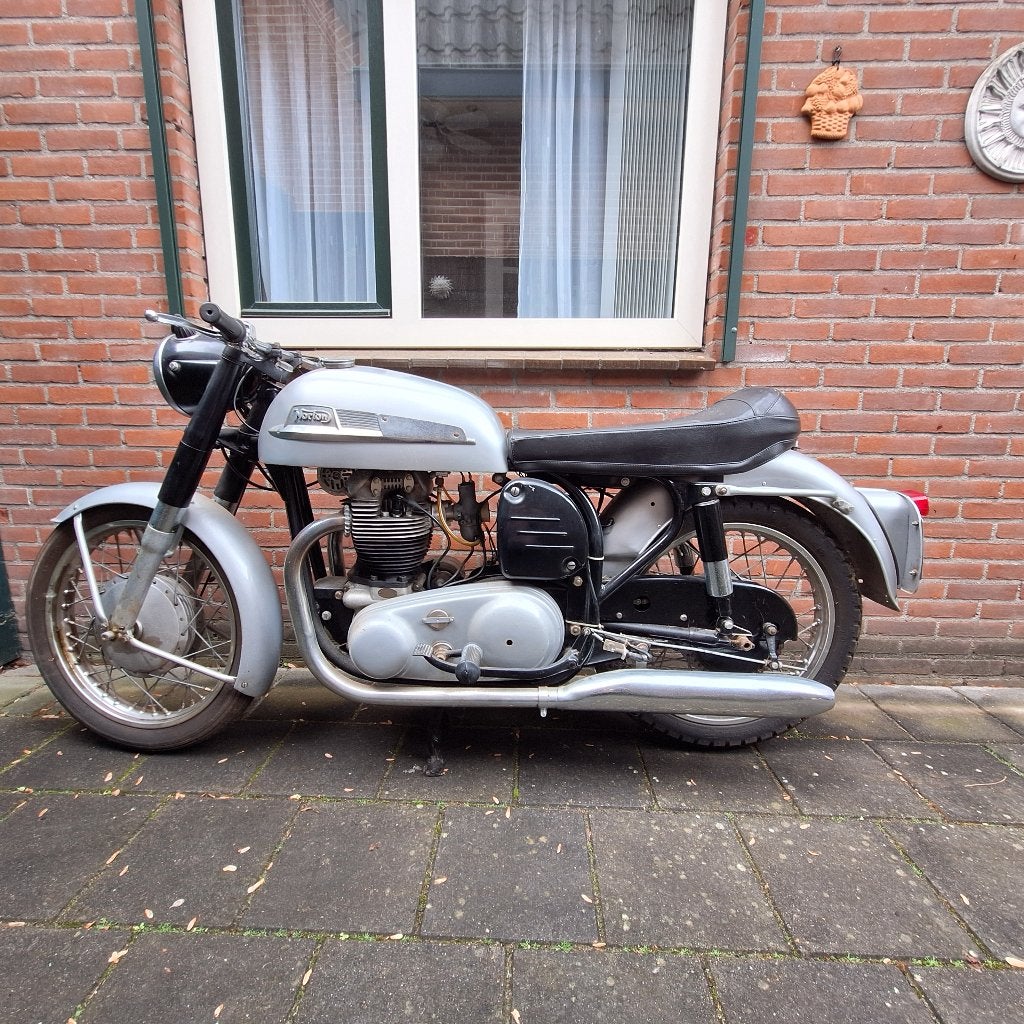 Norton dominator model 77, 2 cilinders, Occasion, 597 cc, Motorrijbewijs A