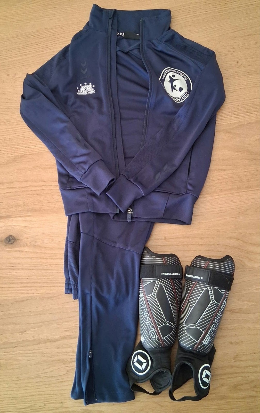 Trainingspak VV Haarsteeg met scheenbeschermers, Ophalen, Gebruikt, Jongen of Meisje, Sport- of Zwemkleding