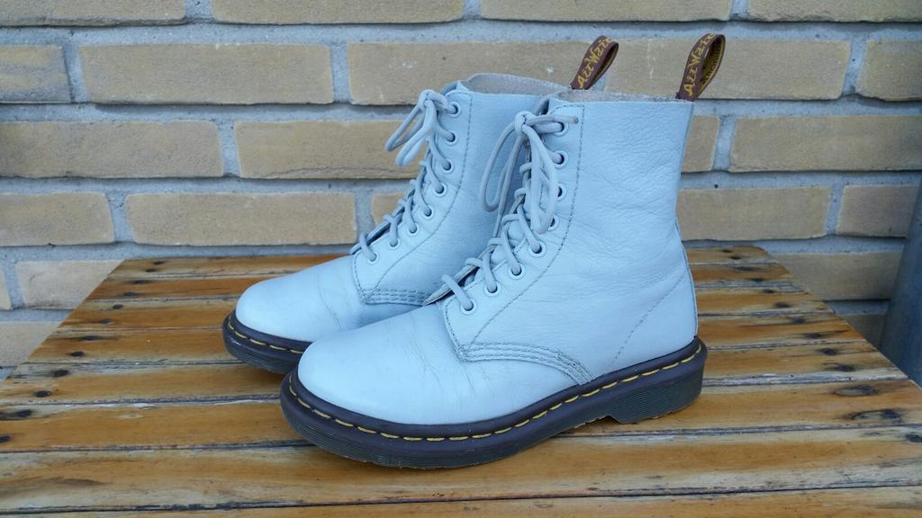 Dr. Martens grijs maat 37, Lage of Enkellaarzen, Ophalen of Verzenden, Dr. Martens, Grijs