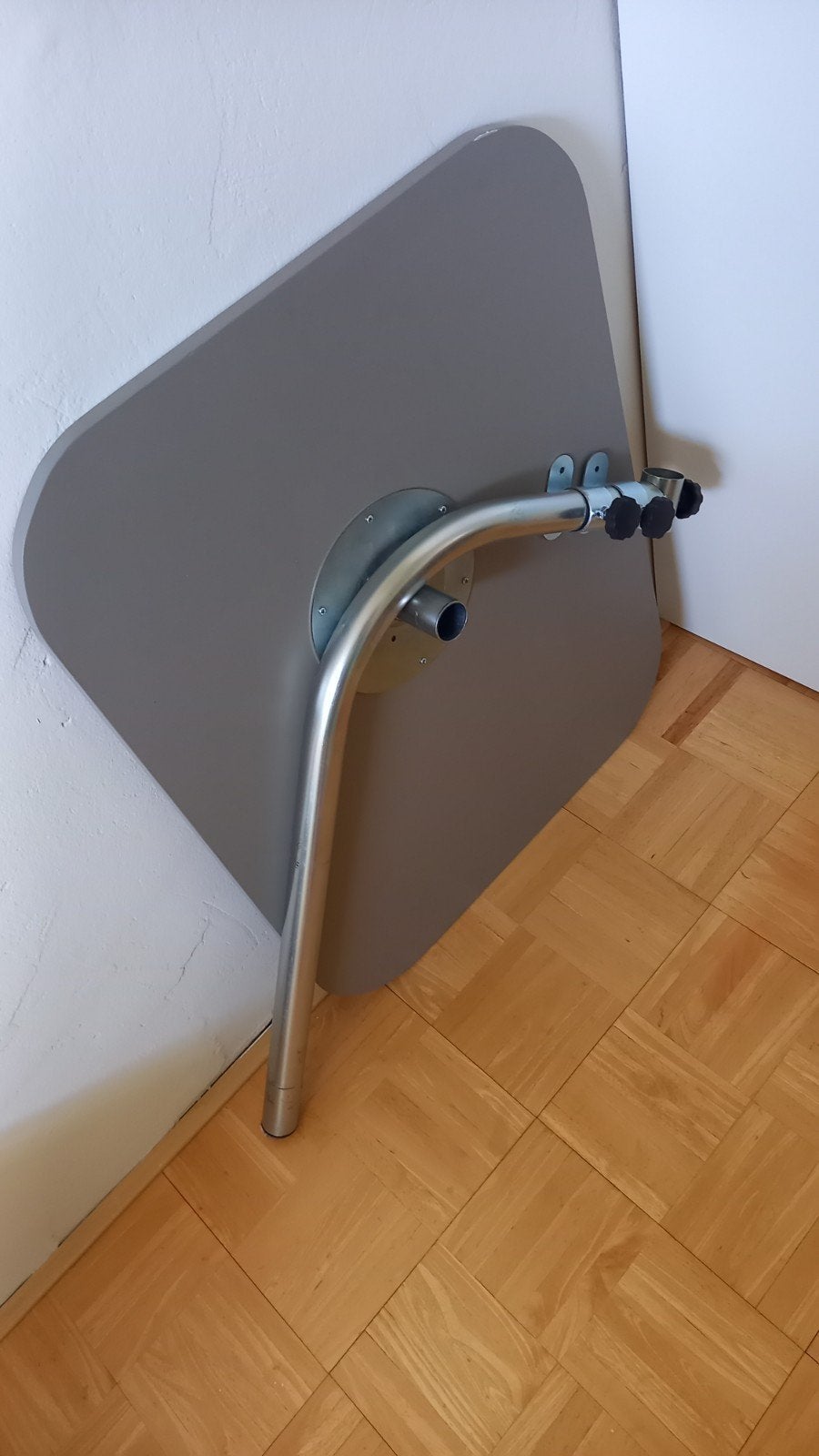 Zwenktafel voor camper/ caravan., Ophalen