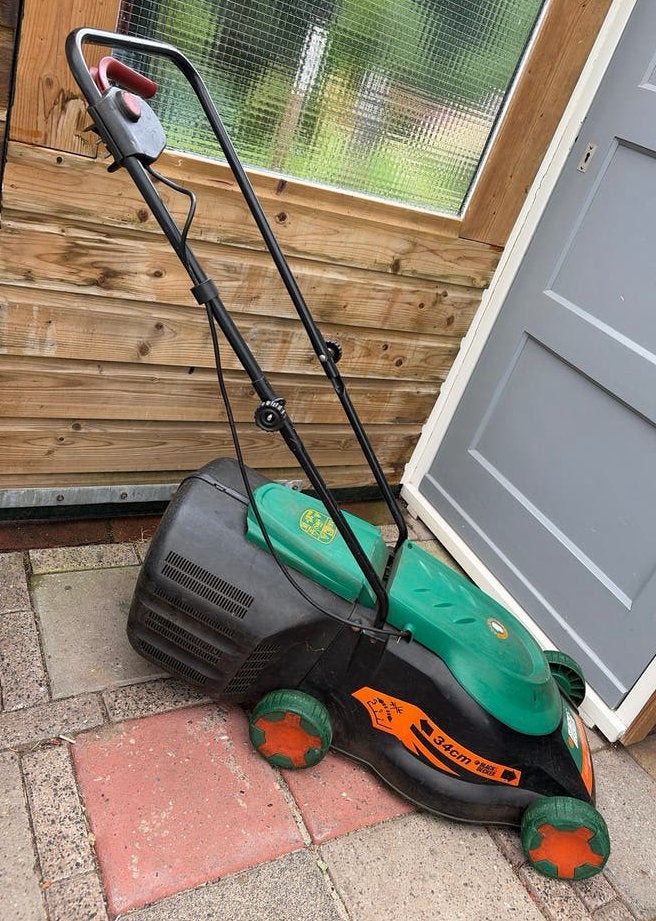 Black & Decker elektrische cirkel grasmaaier 34cm, Tuin en Terras, Ophalen, Cirkelmaaier, Gebruikt, Elektrische grasmaaier