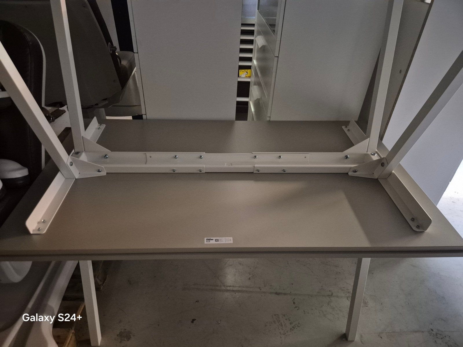 IKEA Trotten Bureau - Zo goed als nieuw, Demontabel, Spaanplaat of MDF, Ophalen of Verzenden, Zo goed als nieuw
