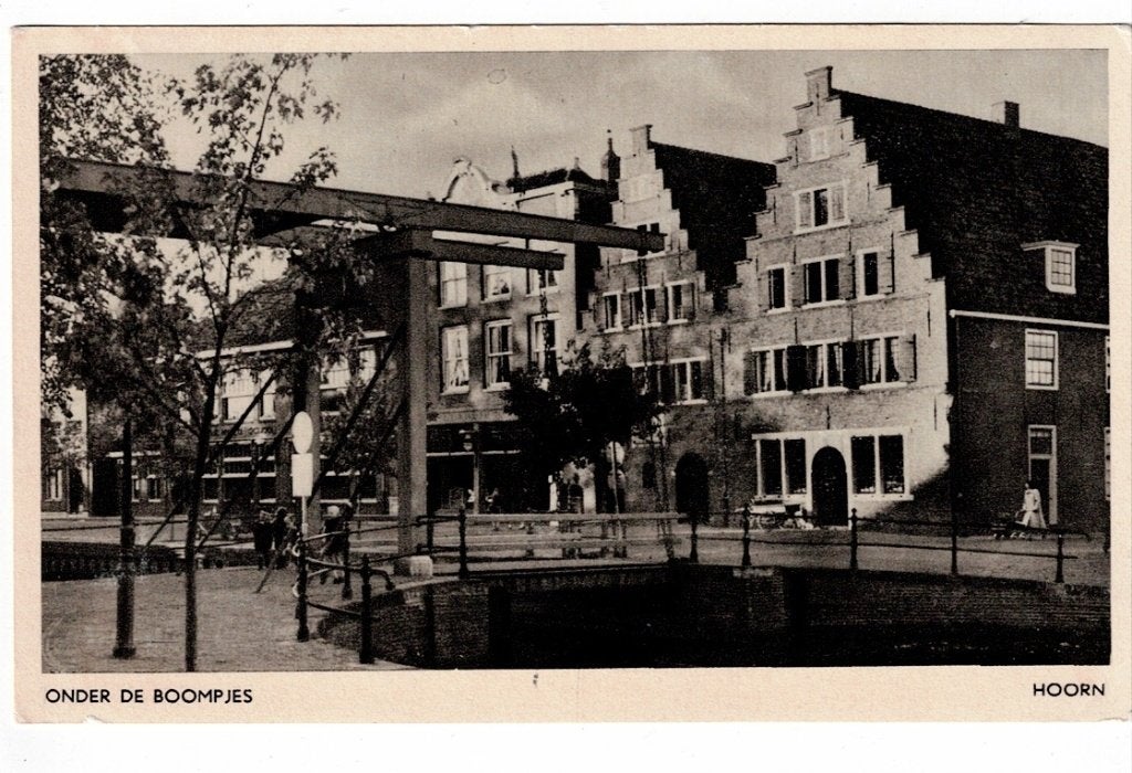 Hoorn jaren '50. Onder de Boompjes met de VOC Pakhuizen., Verzamelen, Ophalen of Verzenden, 1940 tot 1960, Ongelopen, Noord-Holland