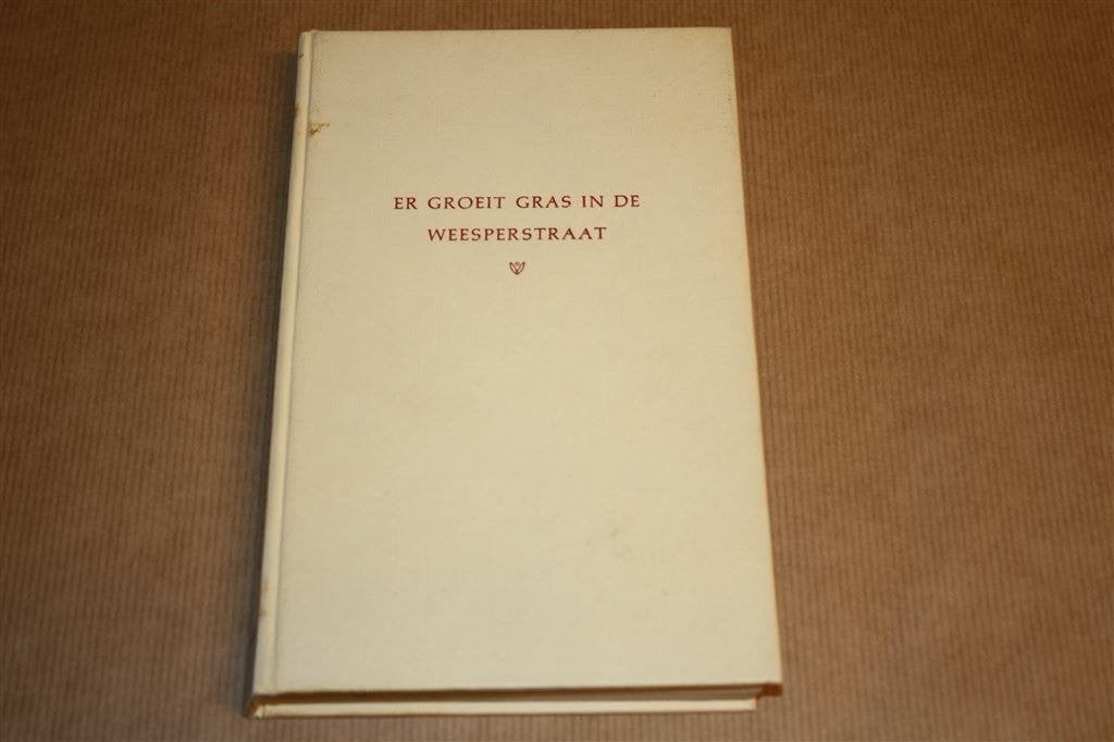 Er groeit gras in de Weesperstraat. 1958., Ophalen of Verzenden, Gelezen