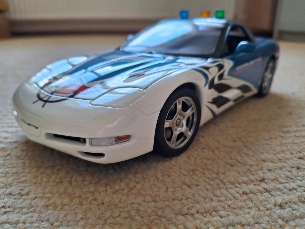 Corvette Le Mans direction de course 1:18 Ut models, Hobby en Vrije tijd, Modelauto's | 1:18, Ophalen of Verzenden, Zo goed als nieuw