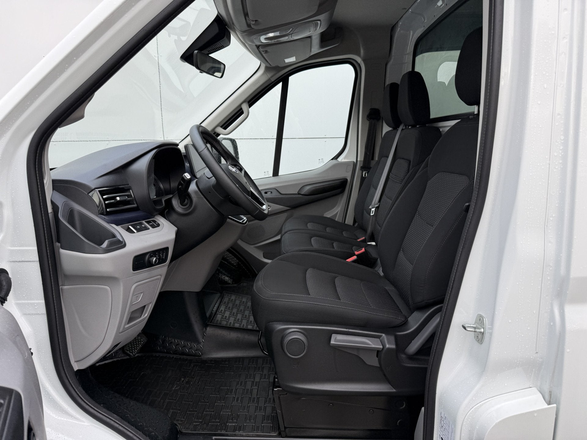 Maxus eDeliver 9 77kWh 204PK Nieuw model! L2H2 Glaspack/Camp, Auto's, Stof, Gebruikt, Wit, 204 pk