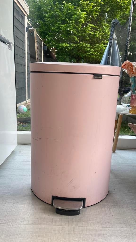 Roze Brabantia FlatBack pedaalemmer, Huis en Inrichting, Woonaccessoires | Prullenbakken, 40 liter of meer, Ophalen of Verzenden