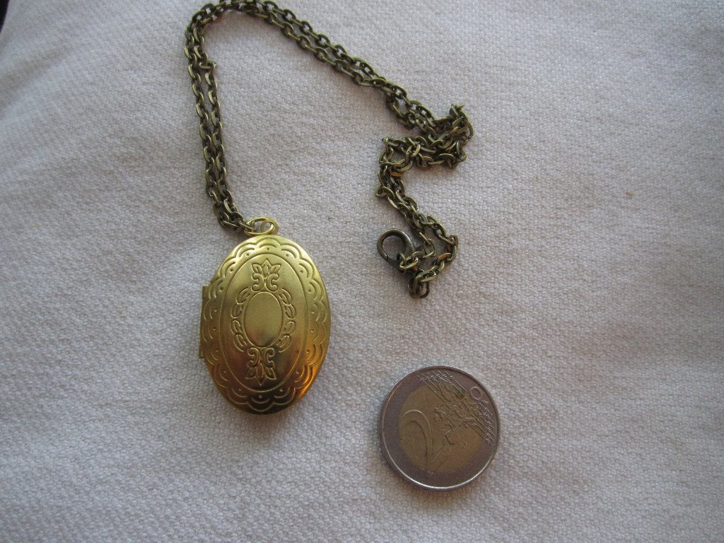 31.  Vintage medaillon,, Ophalen, Overige materialen, Overige typen