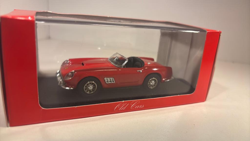 Ferrari 250 gt spider california 1961 old cars 1.43, Overige merken, Auto, Ophalen of Verzenden, A