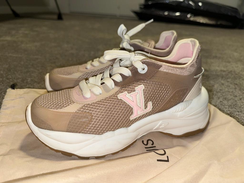 Louis Vuitton Run55 Sneakers, Ophalen of Verzenden, Nieuw, Sneakers of Gympen