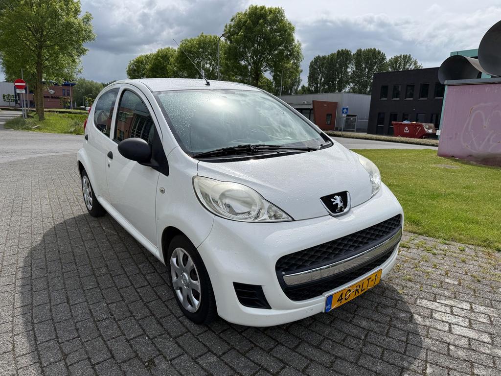Peugeot 107 1.0 12V 5DR 2011 Wit, Auto's, Voorwielaandrijving, 4 stoelen, Origineel Nederlands, Bedrijf