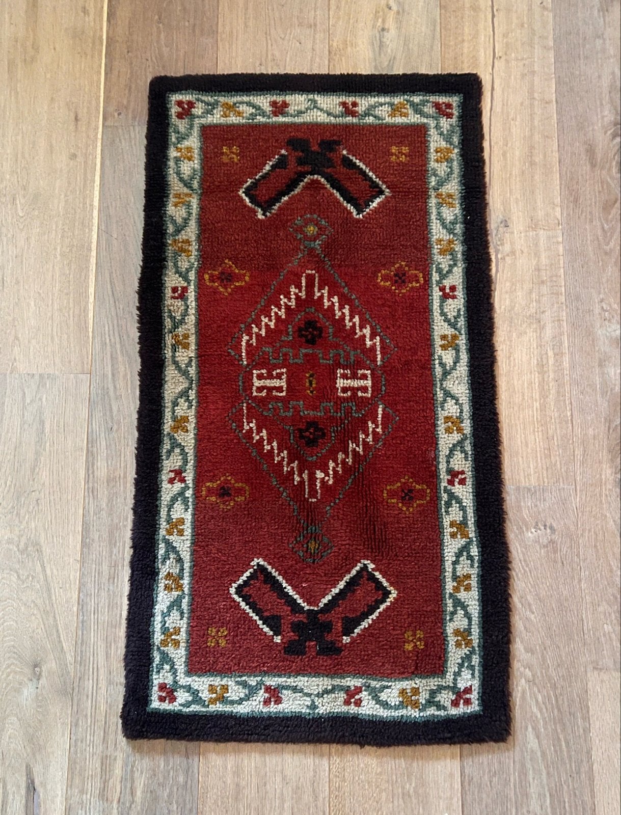 Vintage Oosters Tapijtje - Rood met Geometrische Patronen, Huis en Inrichting, Gebruikt, 100 tot 150 cm, Rechthoekig, Rood
