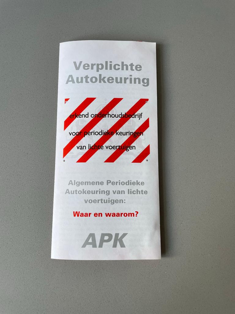 Folder Verplichte Autokeuring APK - Waar en waarom?, Boeken, Ophalen of Verzenden, Zo goed als nieuw, Algemeen
