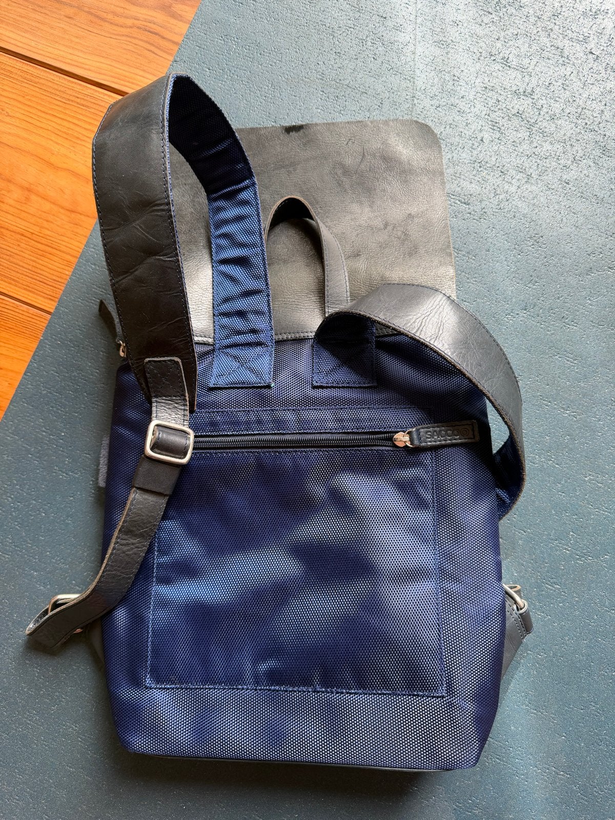 Saccoo rugzak, donkerblauw met leren details, Overige merken, Gebruikt, 25 tot 40 cm, Ophalen of Verzenden