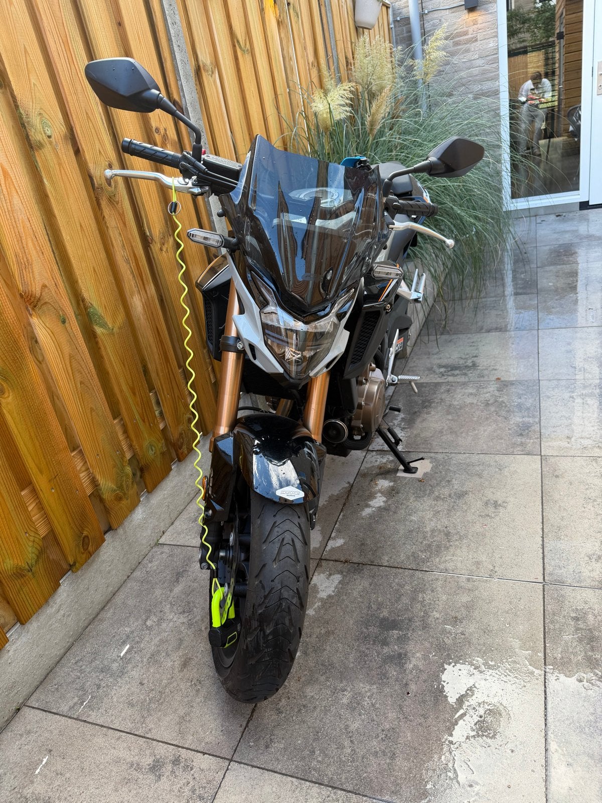 Honda CB 500 F (2025) met Akrapovic en windscherm, Motoren, 2 cilinders, Sportuitlaat, Occasion, Particulier