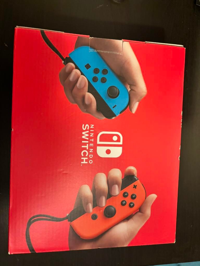 Nintendo Switch + Mario, Met games, Met 2 controllers, Ophalen of Verzenden, Zo goed als nieuw