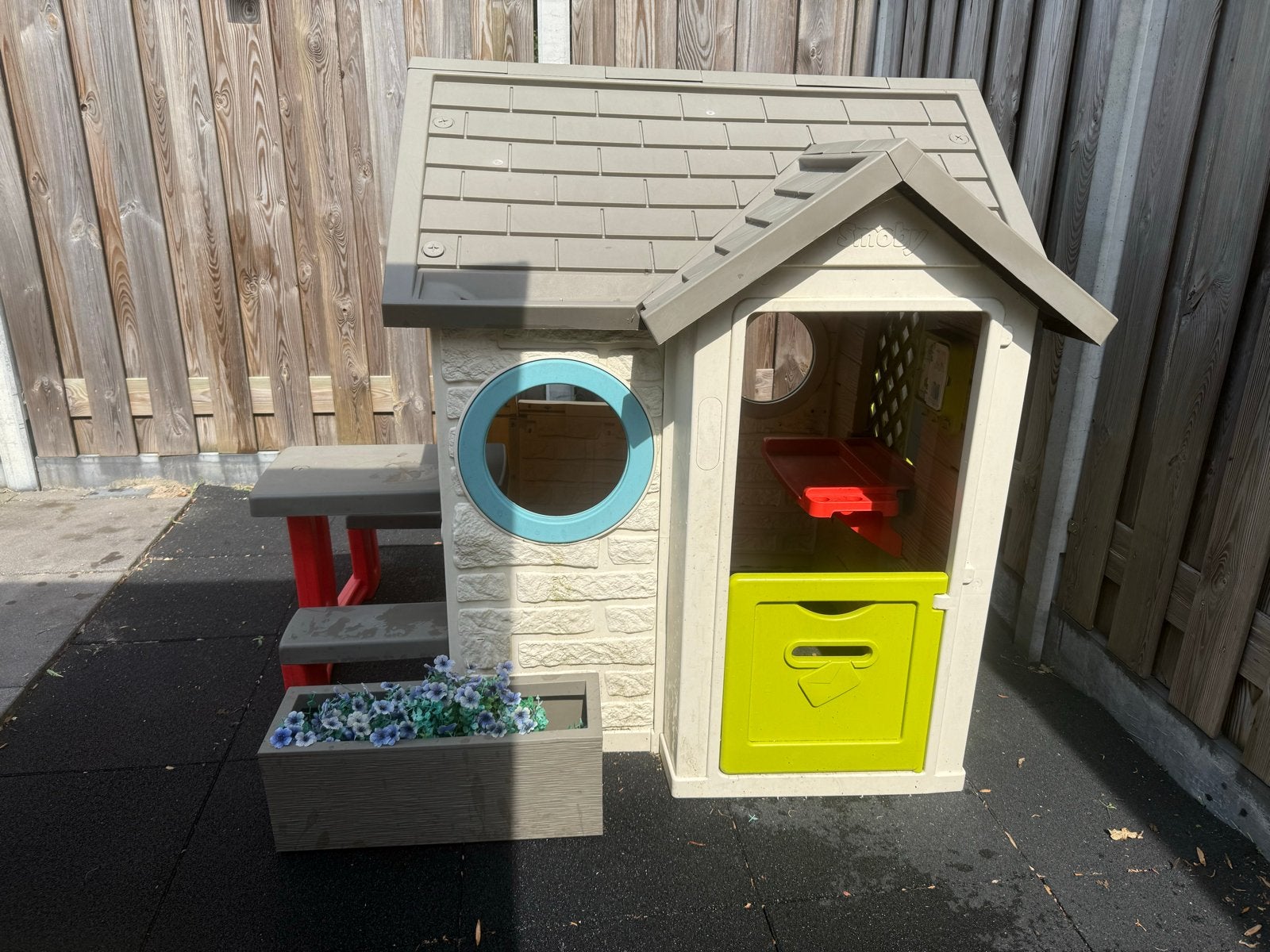 Smoby Speelhuisje met picknicktafel en accessoires, Ophalen, Gebruikt, Kunststof