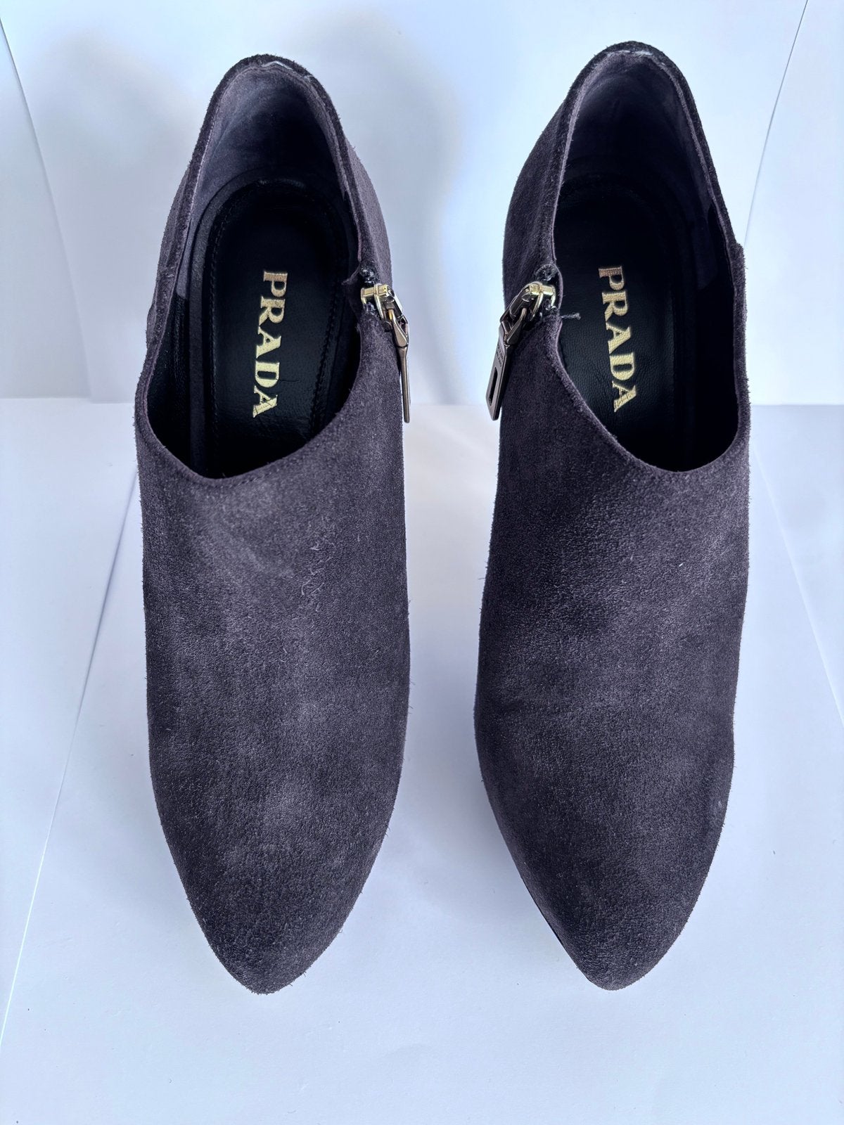Prada suede stiletto enkellaarsjes maat 38 – originele doos, Kleding | Dames, Schoenen, Verzenden, Schoenen met hoge hakken, Grijs