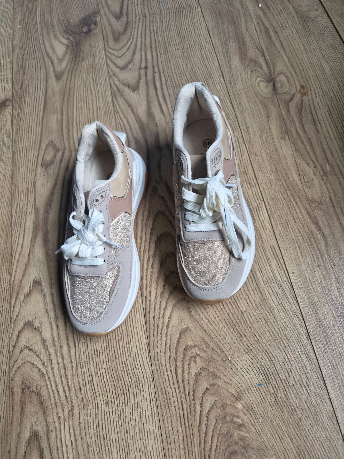 Stijlvolle beige sneakers met glitter - Maat 40, Kleding | Dames, Ophalen, Zo goed als nieuw, Beige, Sneakers of Gympen